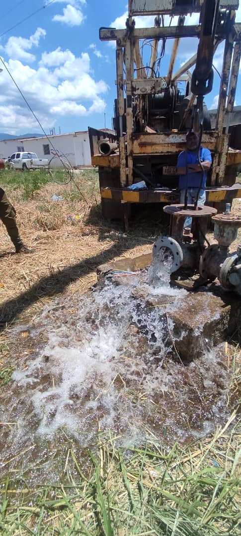 #25deMarzo ¡Feliz Tarde! 🤝🏻

Informamos a las comunidades de Centro Norte de la ciudad que hoy Gracias al trabajo conjunto hidrocentro-alcaldía quedó activado el pozo #2 de El Recreo que permitirá mejorar la distribución de agua potable en las comunidades.