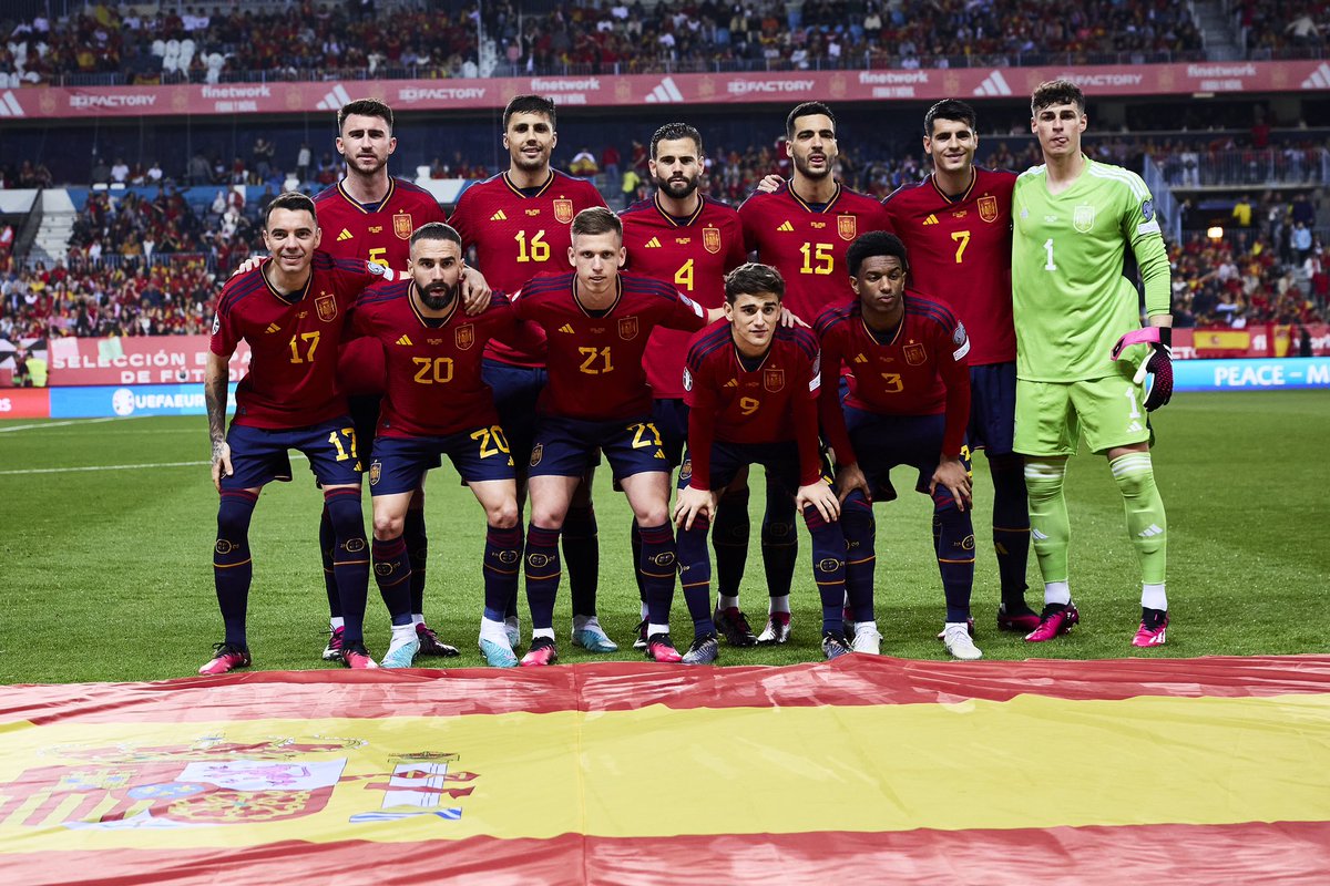 nachofi1990's tweet photo. Gran ambiente en Málaga. Muy feliz por volver a defender a mi país. Grande 🇪🇸 https://t.co/pMMul10isH