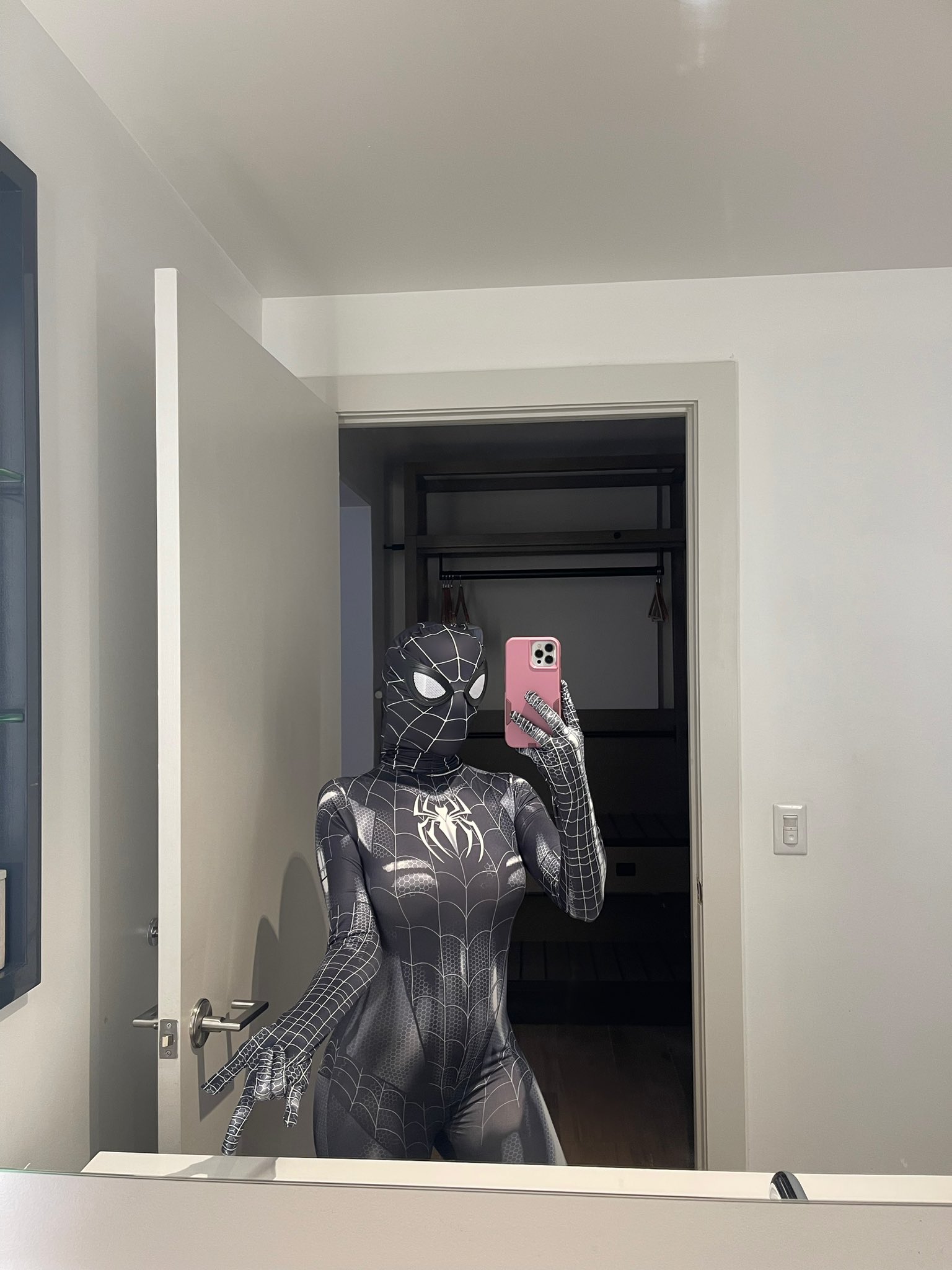 Hannah Marie on X: Mask on or off 😏🕷️ - t.coNidG4enEN7  t.coJ3nJ3k5OOq  X