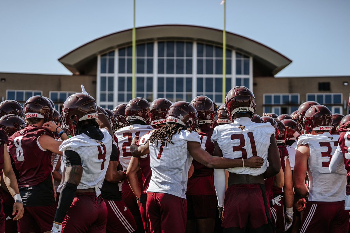 TXSTATEFOOTBALL's tweet photo. Work Don’t Stop 😤

#EatEmUp https://t.co/DqWHy5Fykz