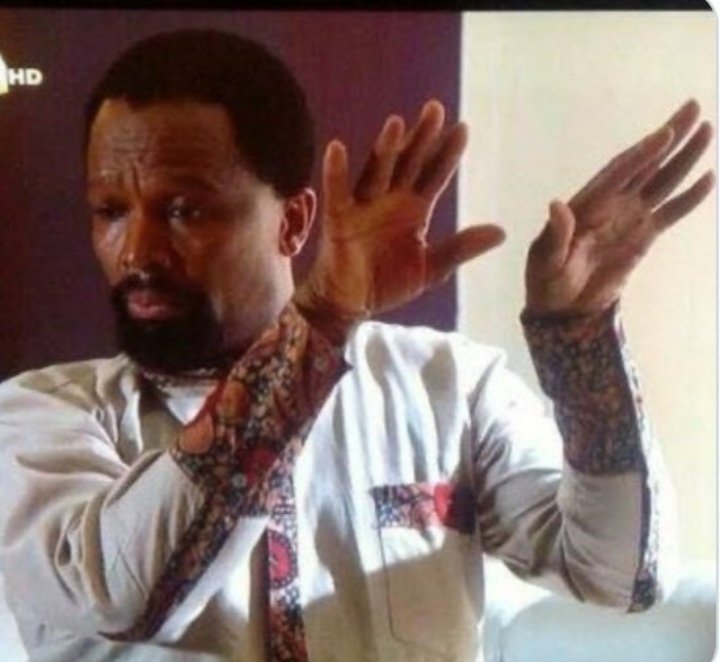 MsNeob's tweet image. If there were any nominations left, Justin would've been back to nominating Khosi because he doesnt connect with her. Despite the long convos😂😂 Haaaaii my girl has suffered.
#BBTitans