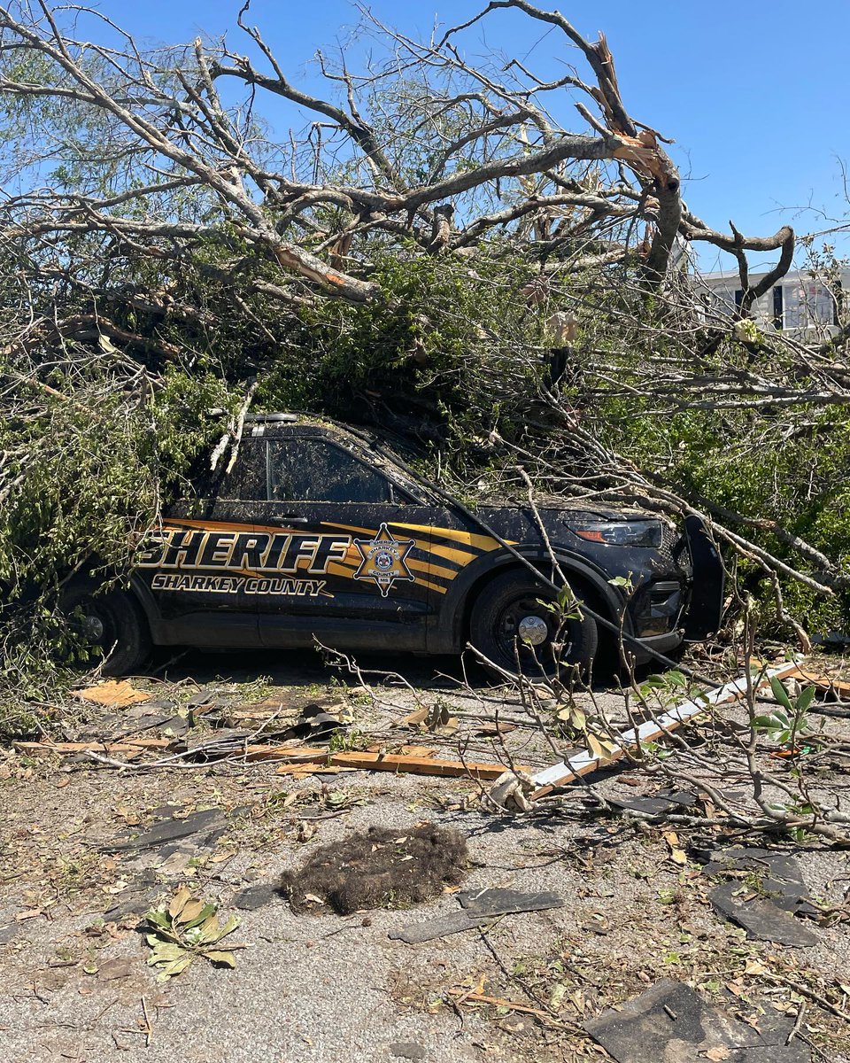 RedCrossENC's tweet photo. The Red Cross is deeply saddened by the loss of life and devastation brought by the horrific tornado that touched down in Mississippi. For those interested in helping people affected by the tornadoes and storms in the south, please visit https://t.co/JcVget1zHX https://t.co/FGlv08iRYv