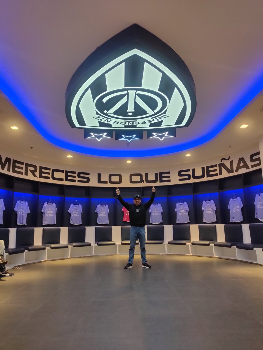 ikkidefenix007's tweet photo. De visita por la otra casa  #idv #idvfan #campeon #casamayor #idv4ever https://t.co/gTAX2aqEFU