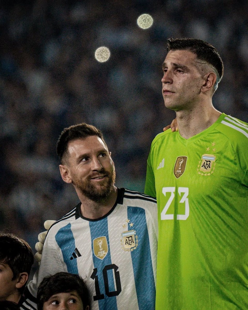 ❤️ Messi y el Dibu.