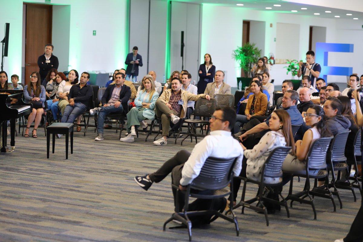 egade's tweet photo. 🎹 @sfeferovich, director de orquestas y líder en innovación, nos transmitió conceptos clave de los negocios a través de ritmos y notas. Fue una experiencia memorable, llena de risas y aplausos.
Con esto termina #EGADEUWeek, ¡nos llevamos grandes experiencias y aprendizajes! https://t.co/83WPGugjAv