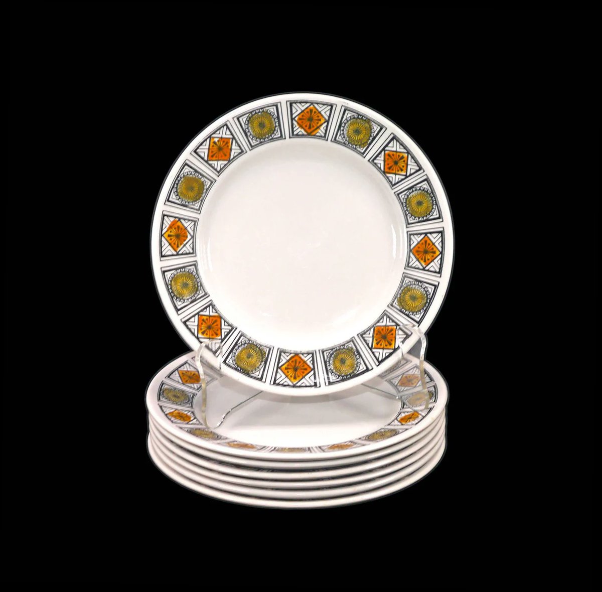 G97816960Girl's tweet photo. Seven retro Broadhurst Michelle bread plates. Kathie Winkle design made in England. https://t.co/Po9QVfVjm7 via @Etsy #BuyfromGroovy #antiqueshop #tableware #retrotableware #vintagetableware #1970skitchen #BroadhurstEngland #BroadhurstMichelle #KathieWinkle #EtsySellers https://t.co/hlIBCxkBSI