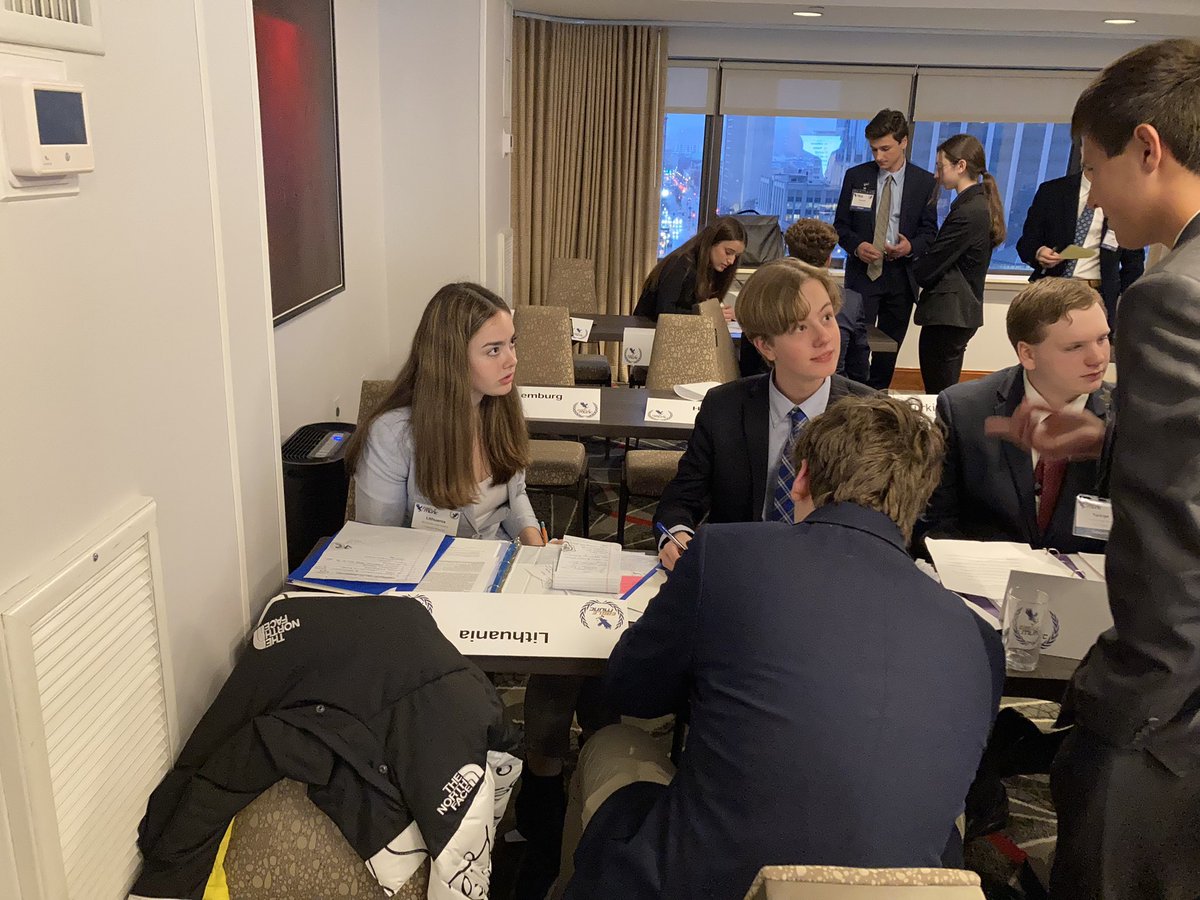 BronxvilleTenn1's tweet photo. Latvia(Alex Dallendorfer) &amp; Lithuania(Charlotte Brandes) negotiating economic regulations amongst Mediterranean nations #bxvmun #eaglemunc https://t.co/lm02BoDJvO