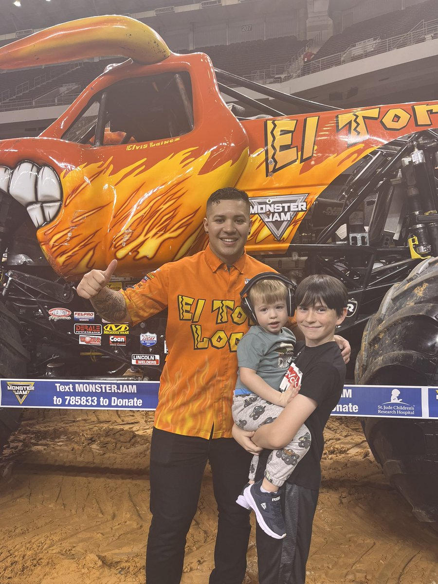 Mikaylaaa2015's tweet photo. We are ready for #MonsterJam in Little Rock! https://t.co/7oSAL4Uw2K