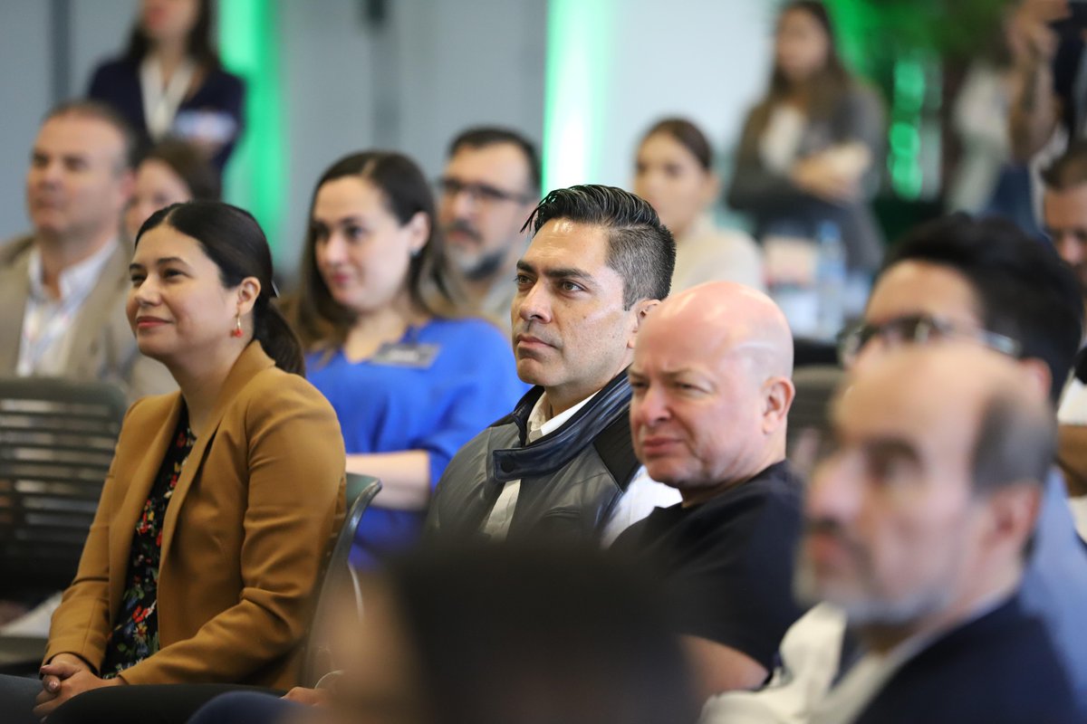 egade's tweet photo. 🎹 @sfeferovich, director de orquestas y líder en innovación, nos transmitió conceptos clave de los negocios a través de ritmos y notas. Fue una experiencia memorable, llena de risas y aplausos.
Con esto termina #EGADEUWeek, ¡nos llevamos grandes experiencias y aprendizajes! https://t.co/83WPGugjAv