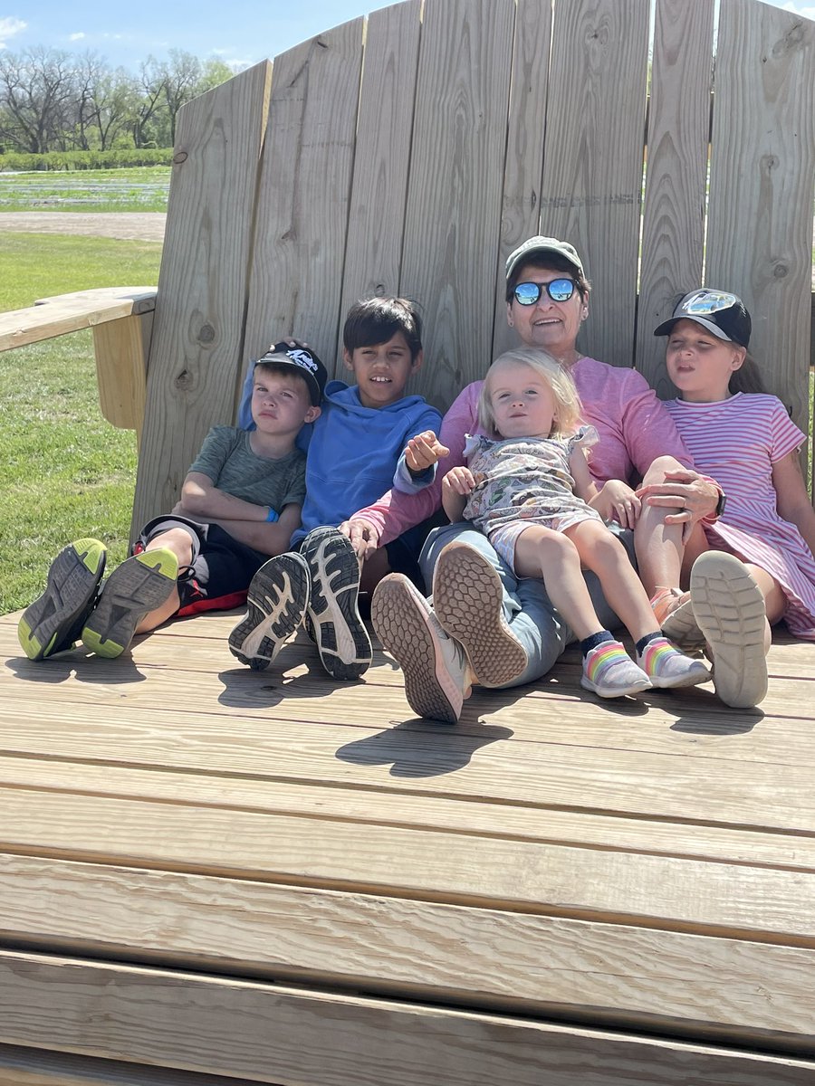 jameymoodyauth1's tweet photo. Spent the day playing on the farm with these hoodlums. Shenanigans abound! #superaunt https://t.co/smPXWczy3O