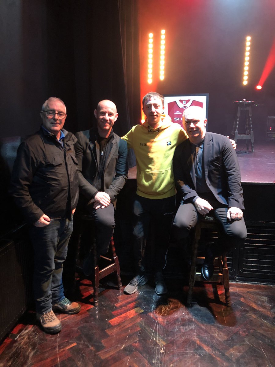 Great evening in <a href="/CyprusAveCork/">Cyprus Avenue</a> to see Scholes and Nicky Butt. Big ups to host Ashley Crowe for sorting signatures 12 &amp; 13 on my 99 jersey 🔥
#mufc #ManUtd