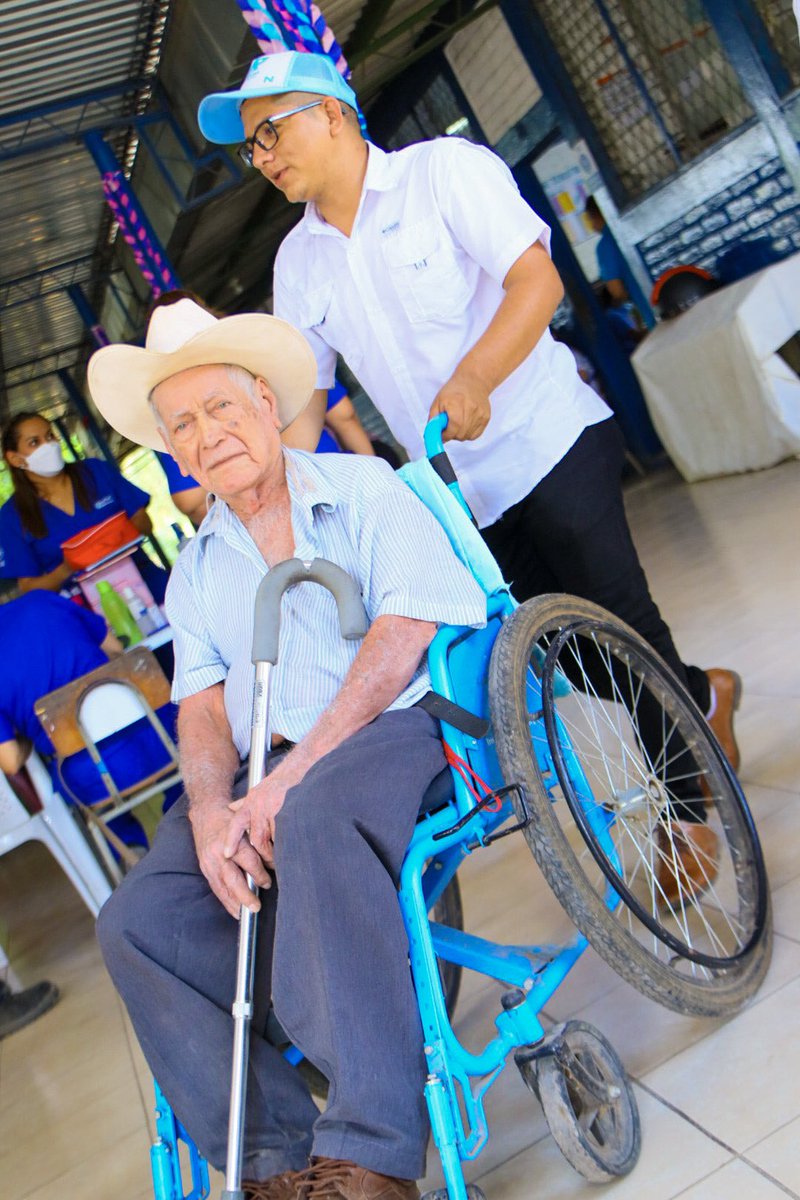 ricardorivassv's tweet photo. Siempre es un placer servirles; es algo que mi equipo los #SuperRR y yo nos hemos grabado en el corazón y la mente. Para la gente lo mejor, por que se lo merecen y nos debemos a ustedes. ♥️
🔹Jornada médica de hoy.
📍Colonia Escalante, San Juan Opico. https://t.co/KUOA4geUnt