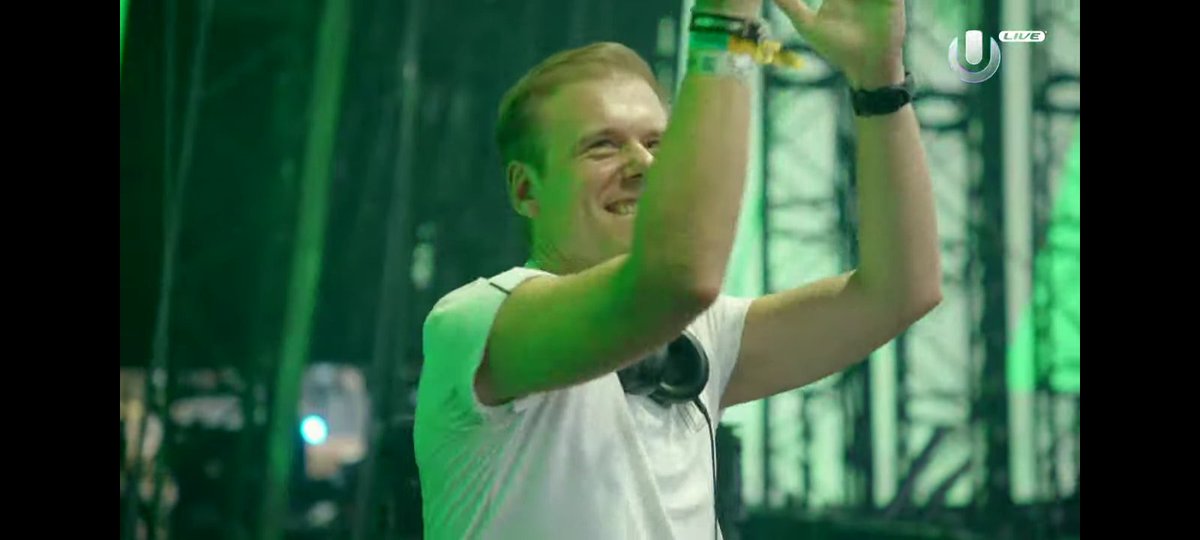 Daanii_ms23's tweet photo. Working with #ULTRALIVE  @arminvanbuuren ❤️❤️ 

#UMFTV #umf2023 #UMF23 #UMF #Ultra2023 #ultramiami #UltraMusicFestival https://t.co/V1ROHGuhRS