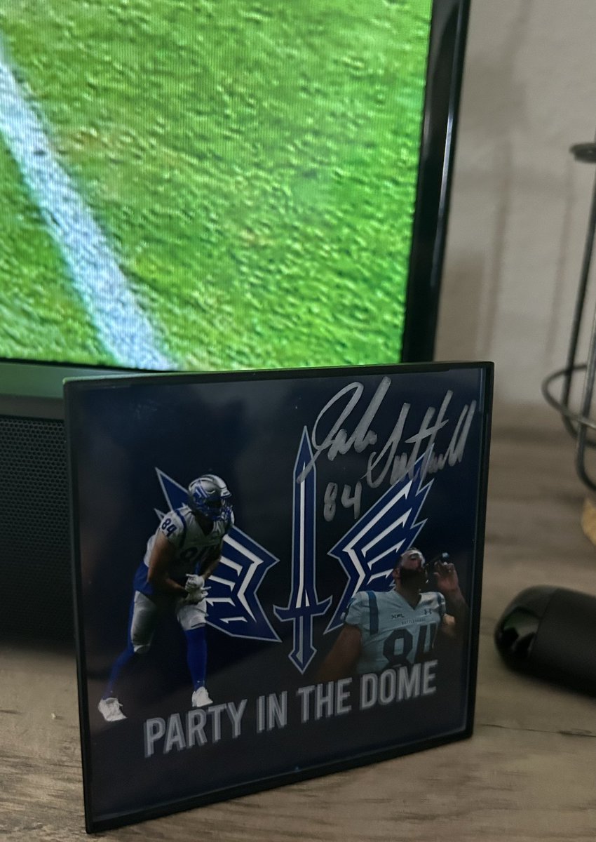 PartyintheDome's tweet photo. GIVEAWAY‼️ Must follow, like and retweet. Up for grabs are framed 4x4 signed @JakeSmash004 Battlehawks custom‼️ 2 participants will be selected entries end Wednesday! #PartyintheDome‼️ https://t.co/n9lzy4fXwb