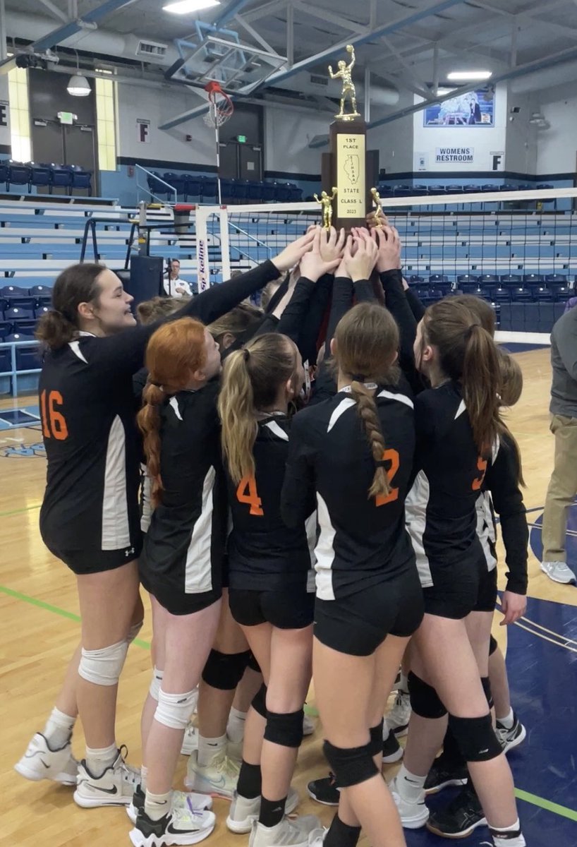 whsvolleyball22's tweet image. Sooo proud of our Bulldogs!! State Champions!!!  An amazing day full of heart, grit, and team!!!!