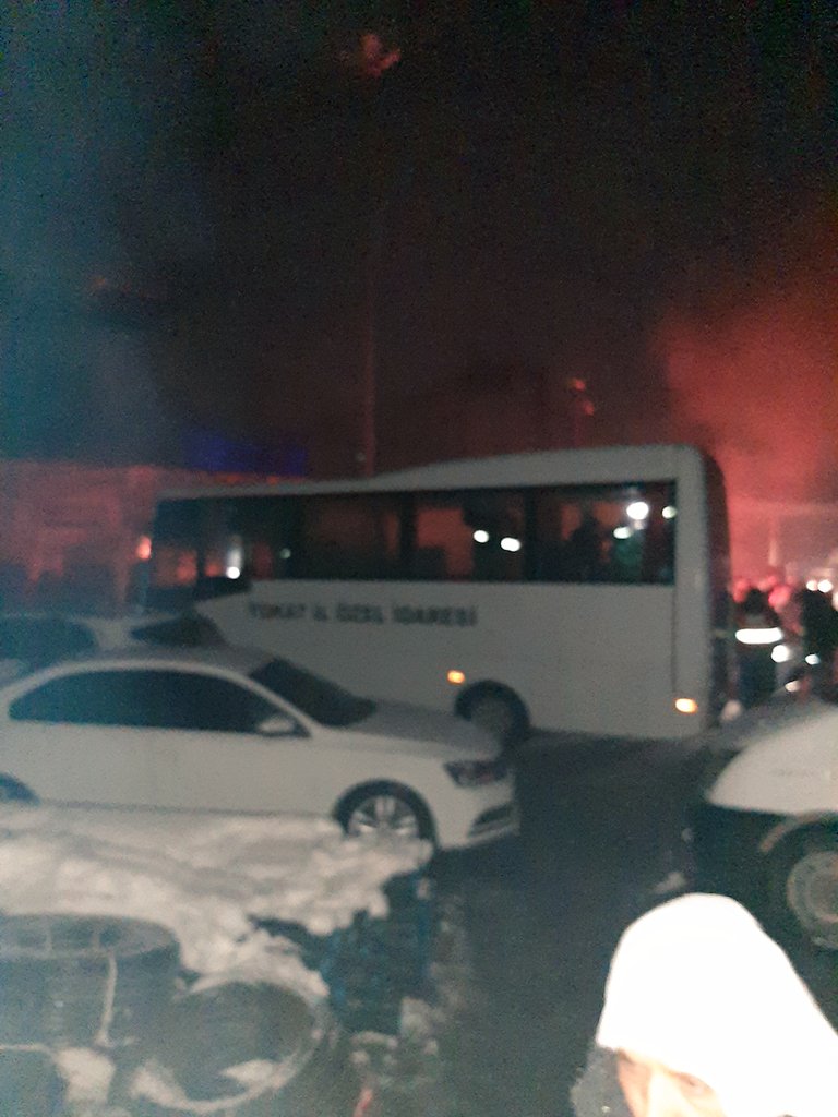 alioguz585's tweet photo. TOKAT İL ÖZEL İDARESİ TARAFINDAN GÖLBAŞI ADIYAMAN OTOGARINA kızılay kordinatörlüğünde 06.02.2023 saat 21.32 de gelmiş bulunuyor. https://t.co/Sx7tD1zauz