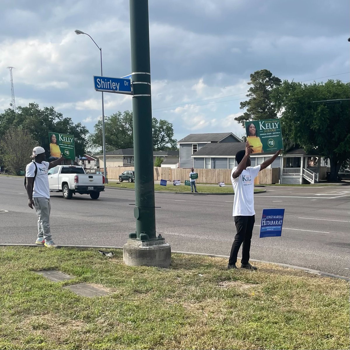 VoteDiedreKelly's tweet photo. Only a couple of hours left to get to the polls! I’m still out in the community with our hardworking campaign volunteers, getting out the vote 🗳

#DiedrePierceKelly
#votediedrepiercekelly
#CriminalJustice
#McD35
#Dillard
#SULC
#NOLA
#DU1869
#myDU
#Roneagles https://t.co/Xt6SDN7iSR