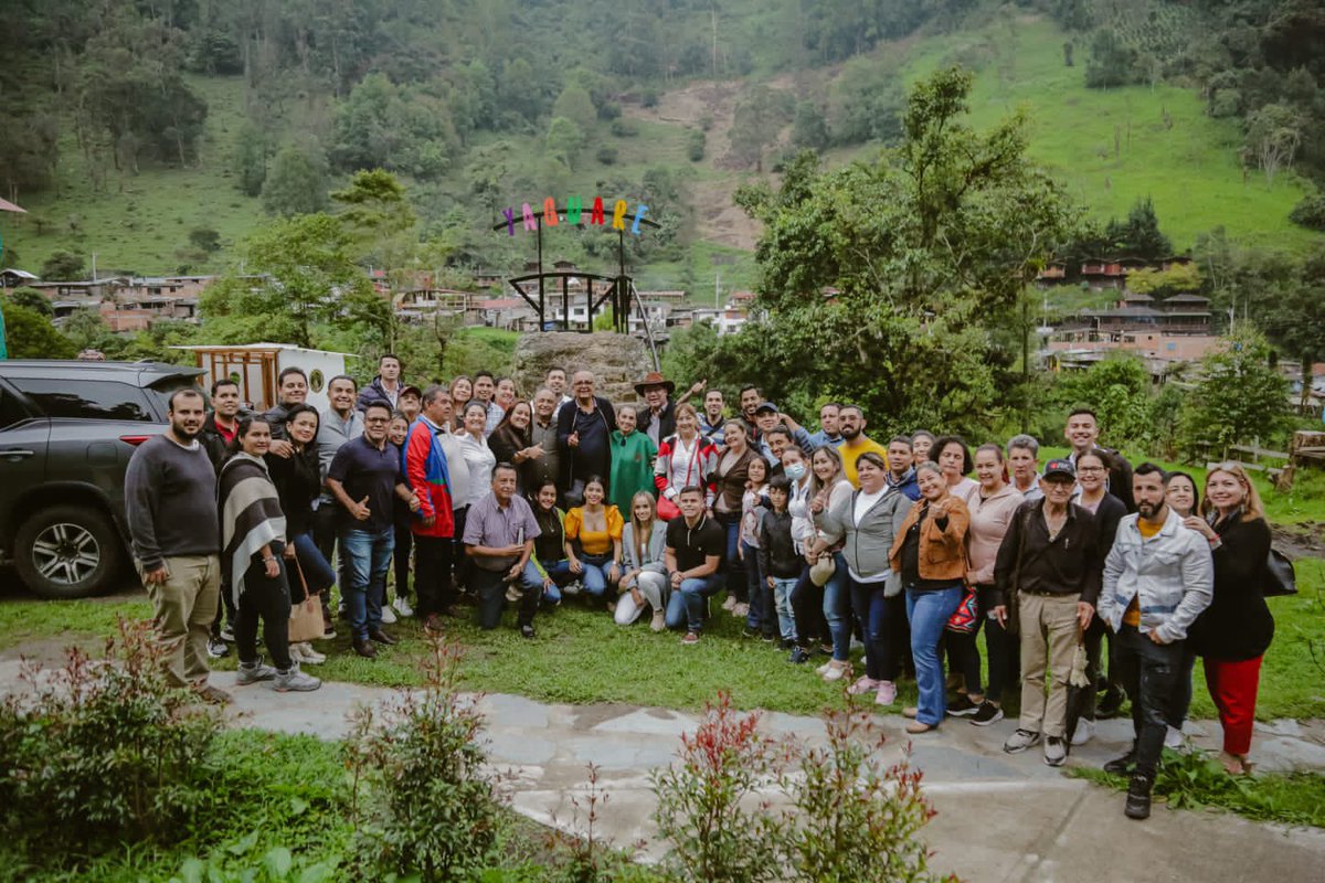 OscarBarretoTol's tweet photo. #SonLosHechos/ Hoy en la Escuela de Gobierno junto a nuestra amiga Carolina Mora, discutimos los grandes retos para lograr una dinamización del turismo implementado la conectividad y el buen uso de las tecnologías, en busca de proyectar un desarrollo real en nuestro territorio. https://t.co/aBIRXlAVot