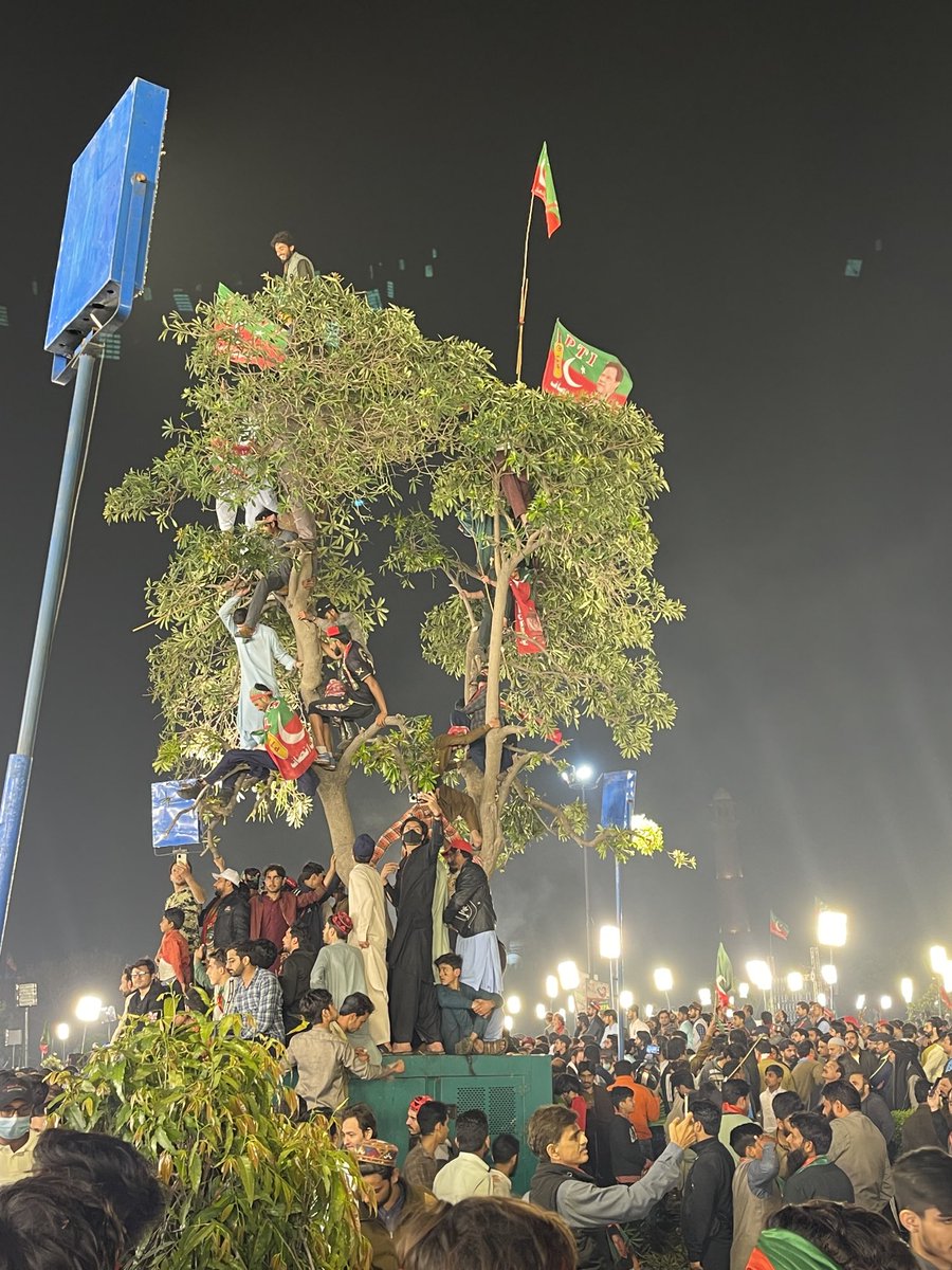 جتنے لوگ مریم کی (جلسی) کارنر میٹنگز میں ھوتے ہیں اتنے لوگ تو خان صاحب کے جلسے میں درختوں پر چڑھے ہوتے ہیں ۔ 😂
<a href="/MaryamNSharif/">Maryam Nawaz Sharif</a>  <a href="/hinaparvezbutt/">Hina Parvez Butt</a>