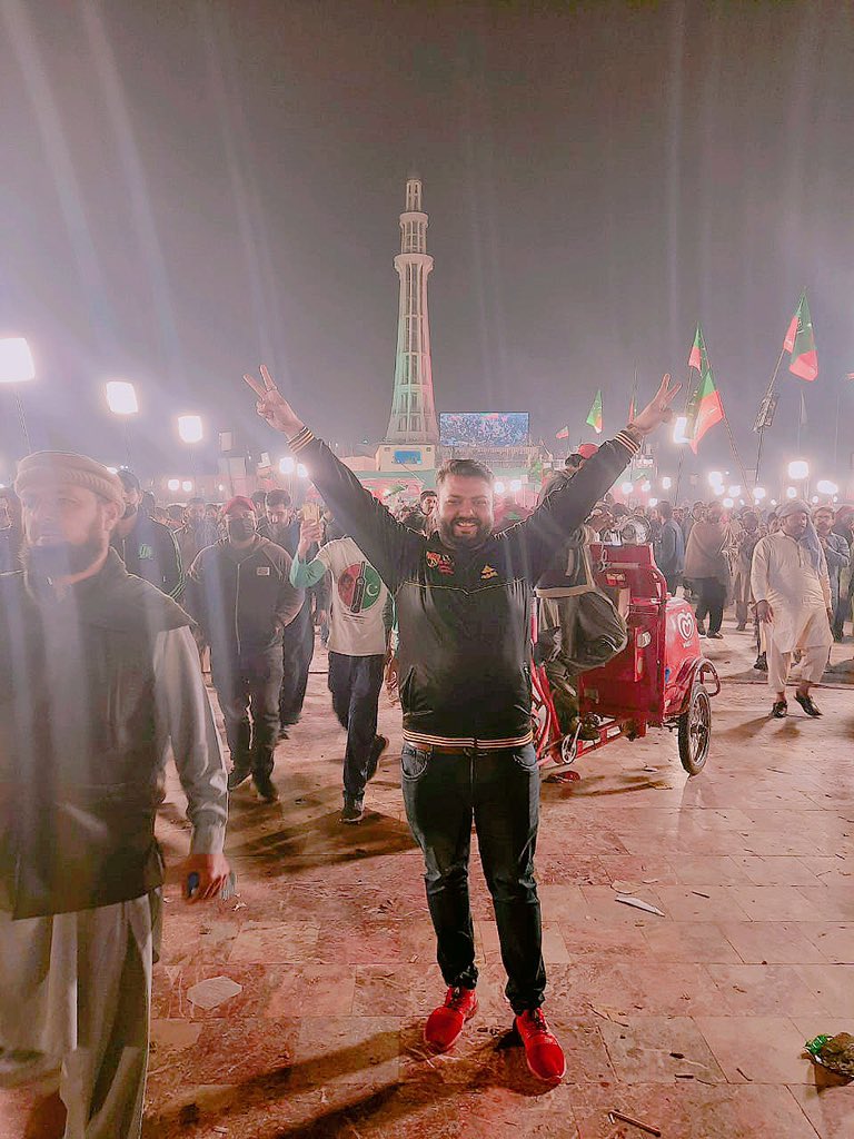 MirzaJamil9's tweet photo. اے پیا جے تہاڈا کریک ڈاؤن۔۔۔۔

اسی جلسہ کر کے واپسی چلے جے۔۔۔✌️

#خان_ہماری_ریڈ_لائن_ہے 
#حقیقی_آزادی_جلسہ 
@AGhaffar2022 @yasir_gillani @PTIOfficialLHR @happyraja99 https://t.co/Fa1iOnEvig