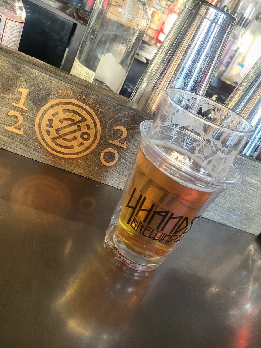 leilaniks's tweet photo. Another great afternoon in STL @Jeremy_Danner @4HandsBrewingCo https://t.co/hSJjzpDSnn