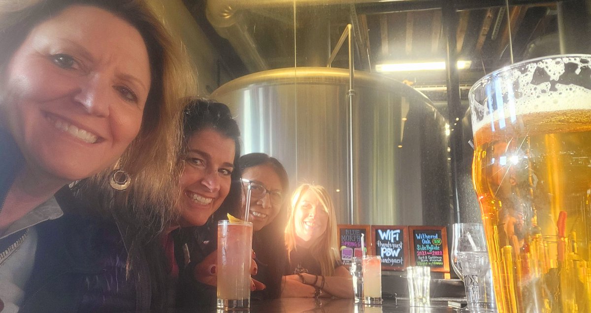 leilaniks's tweet photo. Another great afternoon in STL @Jeremy_Danner @4HandsBrewingCo https://t.co/hSJjzpDSnn