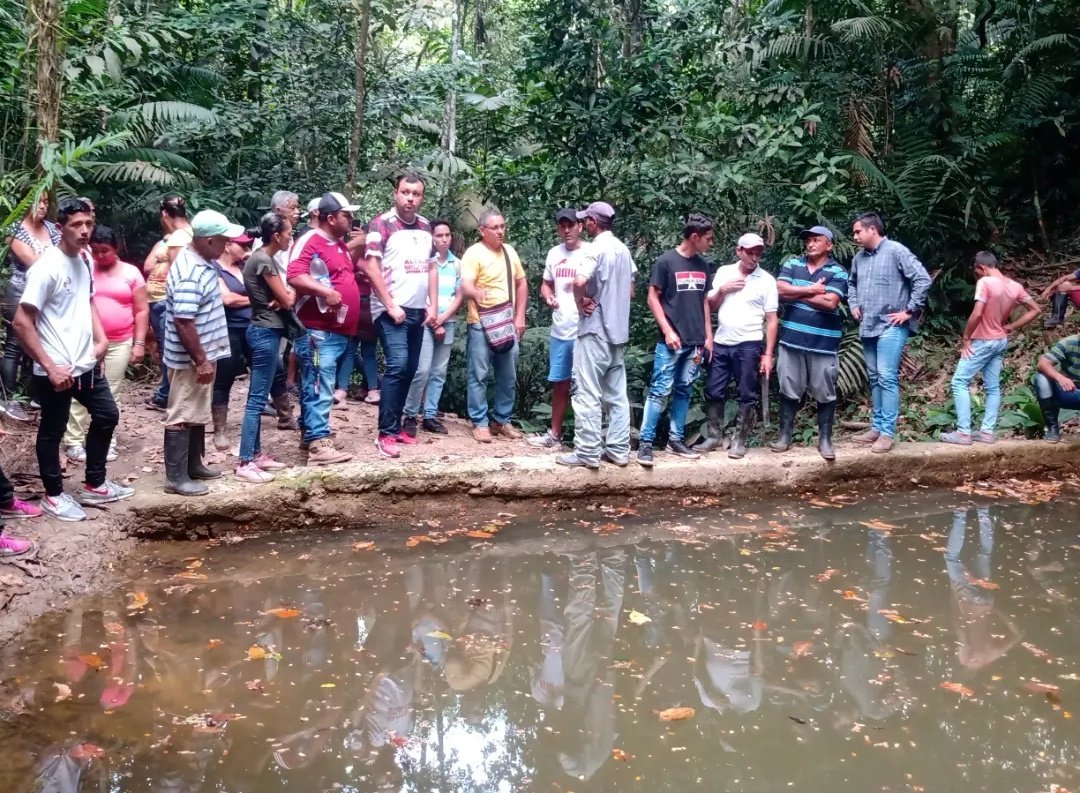 Alcalde Haylly Chacón, junto a su equipo de trabajo se trasladó a la comunidad de los Trabajadores de El Piñal
<a href="/NicolasMaduro/">Nicolás Maduro</a> 
<a href="/FreddyBernal/">Freddy Bernal</a>
@Surenafm
#1X10DelBuenGobierno
#GestiónMunicipal 
#UnidosPorFernándezFeo
#ElPiñal
#mar25
 <a href="/JoseNSanSan/">Jose Sanchez</a>