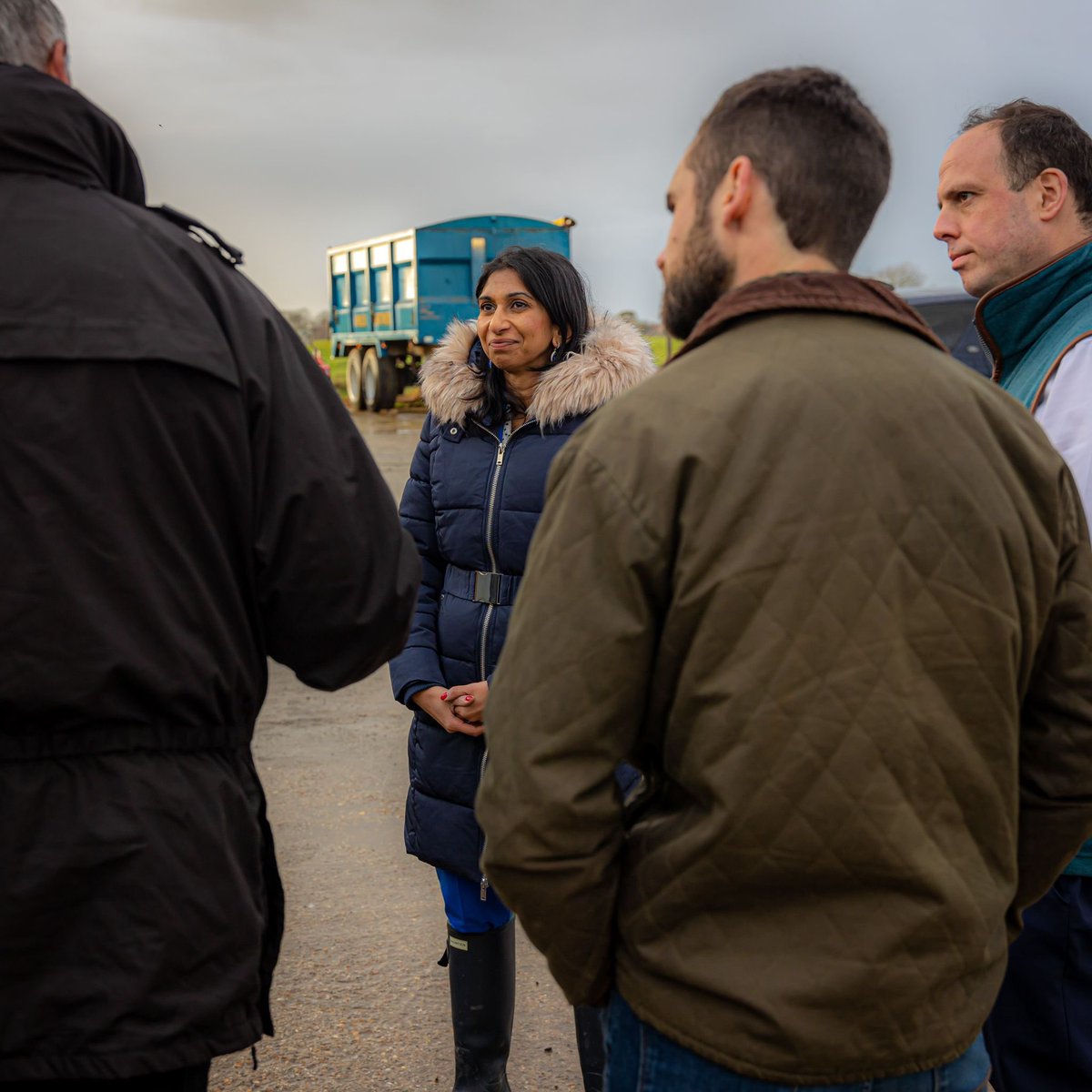 SuellaBraverman's tweet photo. Great to meet @ThamesVP Rural Crime Taskforce today with @matthew_barber leading the way in a national crackdown on thieves stealing farming equipment and recovering £1.5 million in stolen assets since 2022.
Thank you @gregsmith_uk for your campaign against rural crime. 1/2 https://t.co/BHscpXL5po