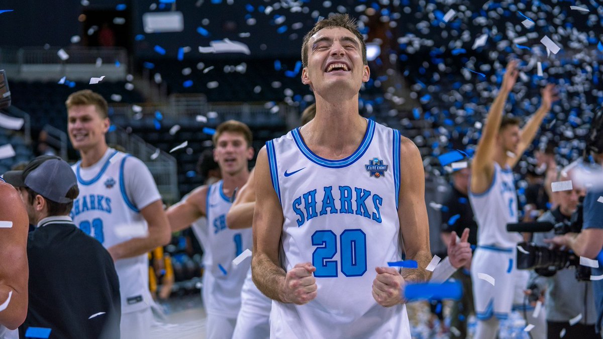 NSUFlorida's tweet photo. WE’RE NATIONAL CHAMPIONS! 🏀
@nsu_mbasketball beat West Liberty, 111-101, to become @NCAADII CHAMPIONS!
Congrats to Head Coach Jim Crutchfield and the entire team on going UNDEFEATED and becoming national champions for the 1st time in program history! 🦈
#NSUSharks https://t.co/8bjcQJChOC