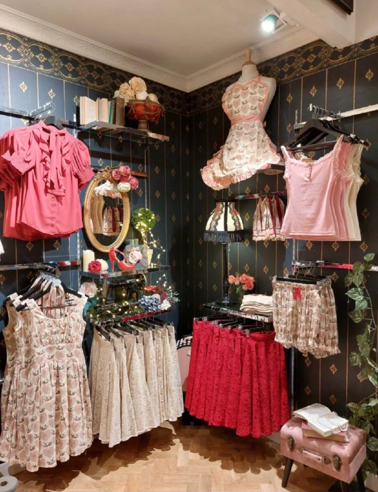 Small vintage brand Kitten D'Amour
A heavy dose of 50s vintage