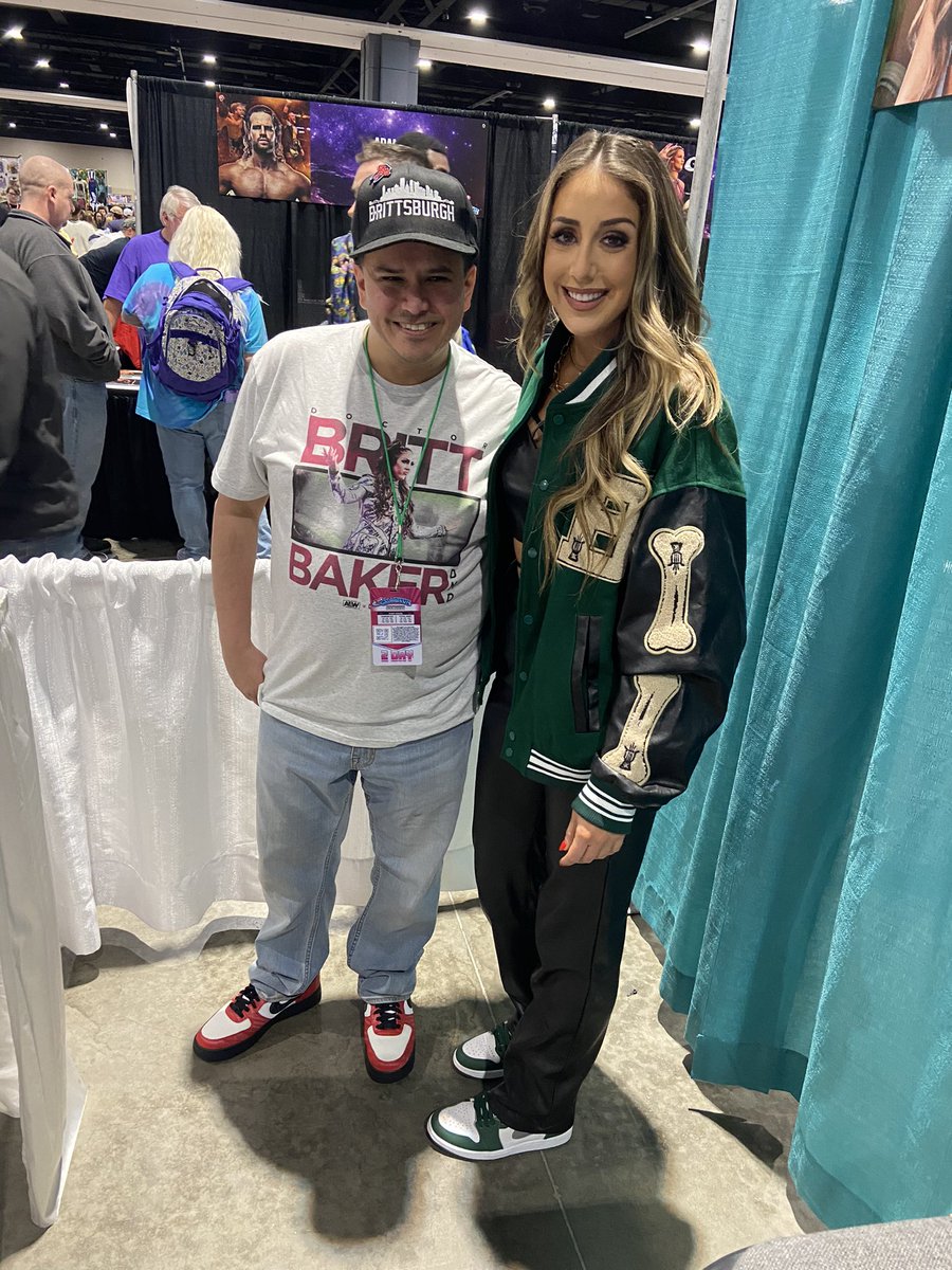 crains1227's tweet image. Got to see my favorites today! @annajay___ @RealBrittBaker @wrestlingleva #DMD #QueenSlayer #Hangman #leva #AEW