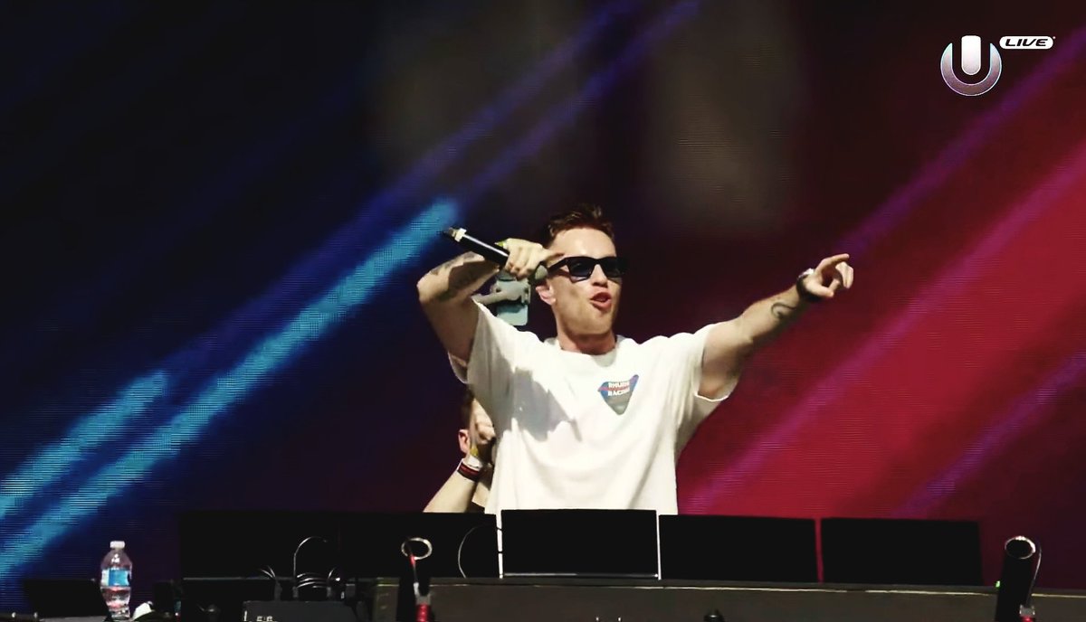 Bryanonyma's tweet photo. #UltraMiami @ultra with @nickyromero - Mainstage 🔥 https://t.co/xsvQjlGNlo