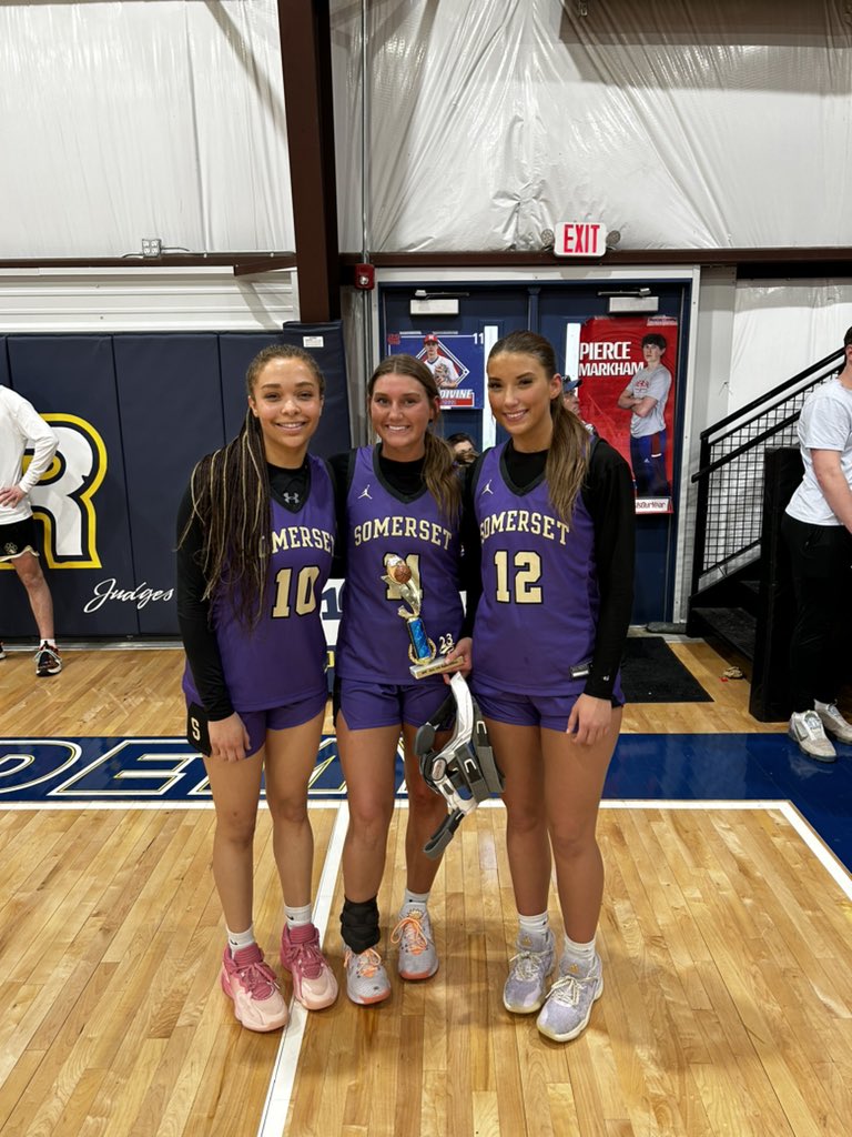 LadyJumpers's tweet image. Fun times @12thSports Senior All Star game. Great to watch some of our seniors one more time. Congratulations @KateBruner1 @tayamills10 and MVP @graceebruner