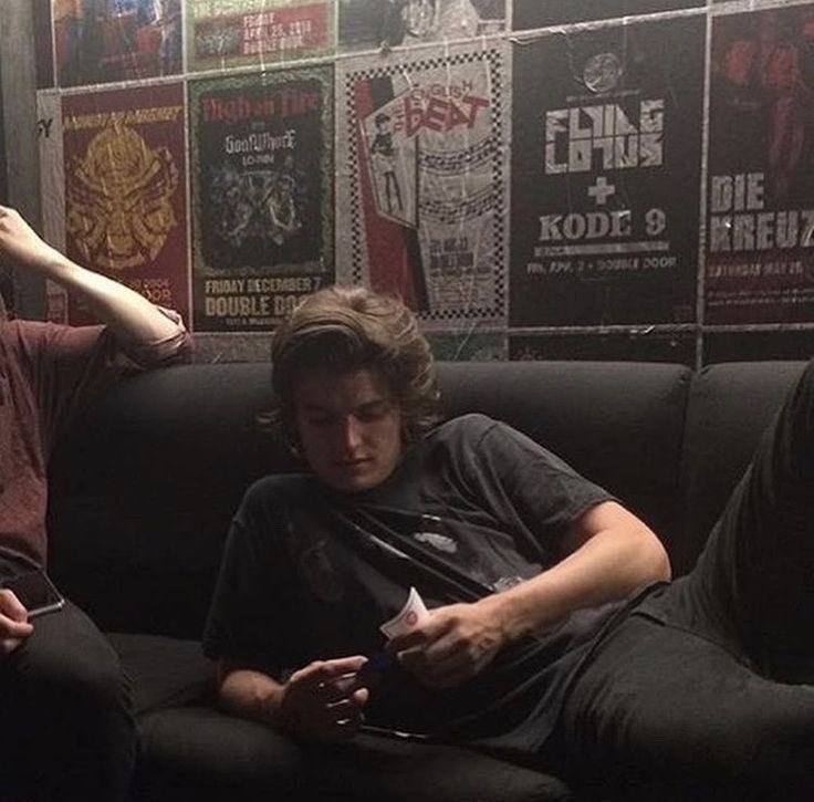 acdlashes's tweet photo. Steve “follows his boyfriend around on tour” Harrington. https://t.co/i4ZGNGx9uI