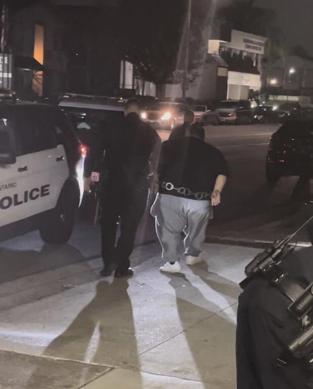 de_function's tweet image. Когда меня арестовали за избыток свэга.