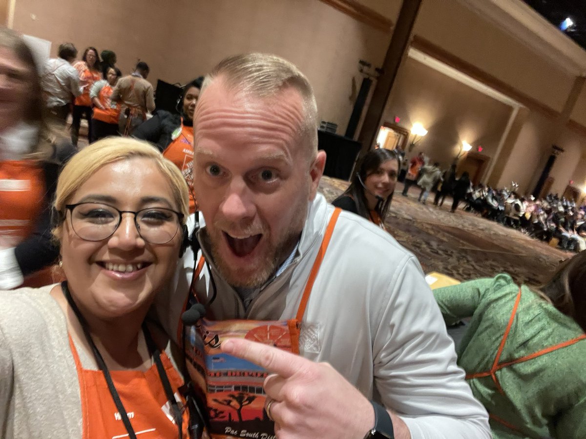 Couldn’t be prouder of my OASM @AriTHD6601 for being such a fantastic ambassador at the SMM23 and reppin’ the BEST REGION- Pac North- in the BEST DIVISION- Western! Ariana, next year I look forward to seeing you there as a SM. Let’s dooooo this!! #pacnorthproud #westisthebest
