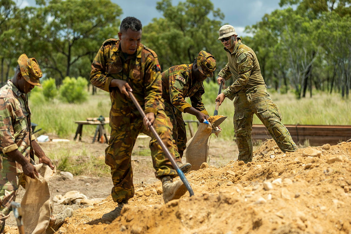 ChiefAusArmy's tweet image. Great to see #AusArmy soldiers from the 3rd Combat Engineer Regiment (3 CER) working with #OurPartners from the Papua New Guinea Defence Force.

The training activity allowed us to work closely with our #PNGDF partners to build interoperability.

🔗defence.gov.au/news-events/ne…