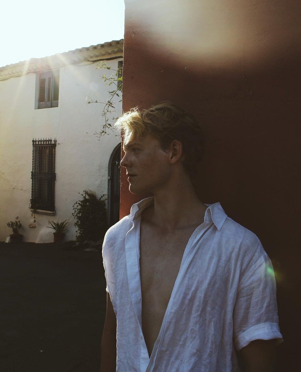 ⠀⠀⠀⠀𝐬𝐞𝐝𝐮𝐜𝐭𝐢𝐯𝐞
             𝐬𝐮𝐧𝐝𝐚𝐲