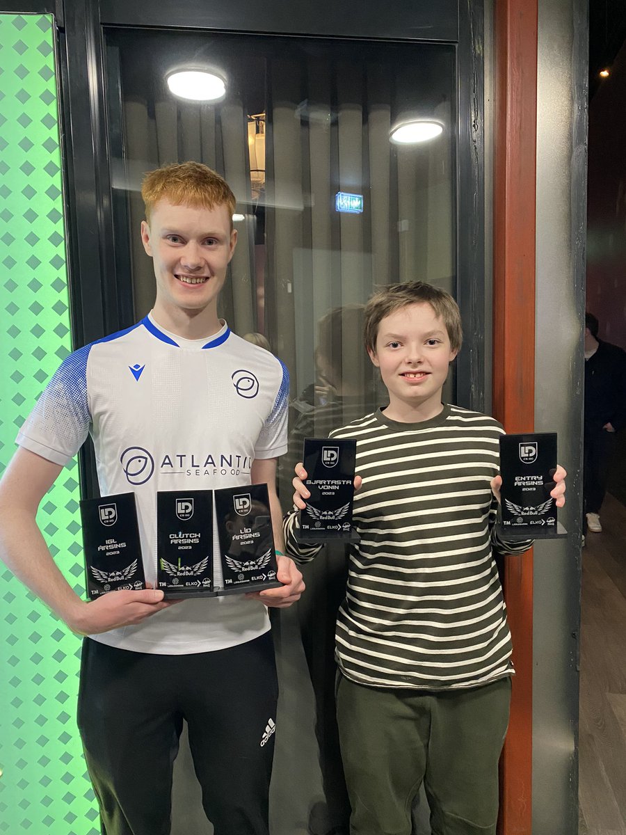 Við tökum heim 5 viðurkenningar🤍
-Bjartasta Vonin &amp; Entry @blick_cs 
-IGL &amp; Clutch <a href="/BjadniGudmunds/">Bjarni</a> 
- Lið ársins