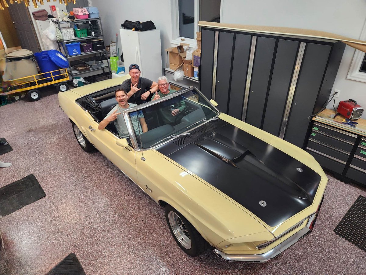 A couple legends in a legend! <a href="/curlercups/">Brad Jacobs</a> <a href="/johnnymocurler/">John Morris</a> <a href="/therealhackner/">Al Hackner</a> #curling #classics #classic #legend #legends #mixeddoubles