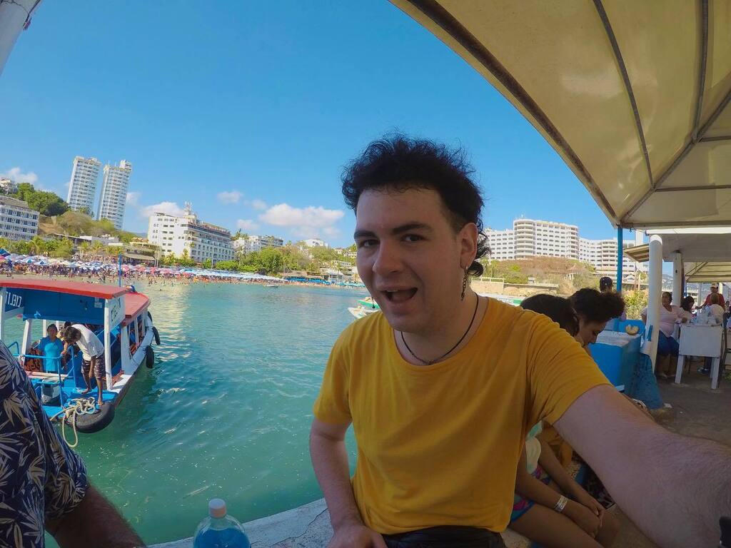 DavidTapiaNEWS's tweet photo. Cumpliendo 20 años por sexta vez 😂

Dime viejo y te madreo 🤠 https://t.co/RX4ws1YRHk https://t.co/X6KyQQfR3M