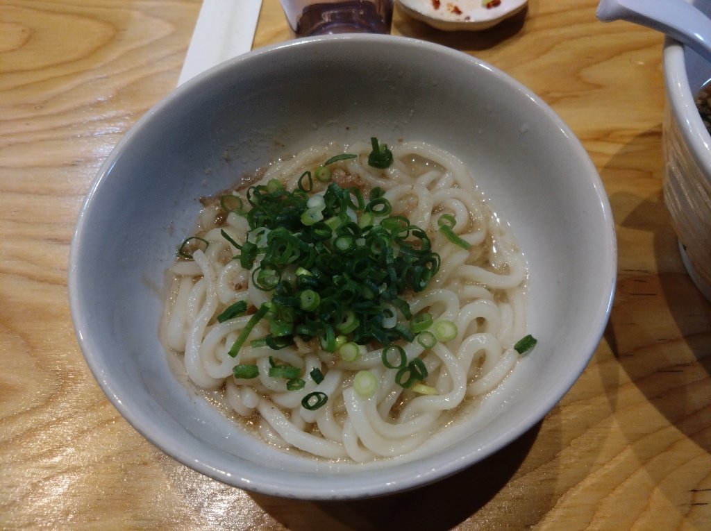 zephyrberry1999's tweet photo. 朝メシ
移転後のうどん箱太郎さんにて、月見うどん,替え玉
#うどん #うどん箱太郎 #最狂の脂うどん https://t.co/RMe2Bj0tVS