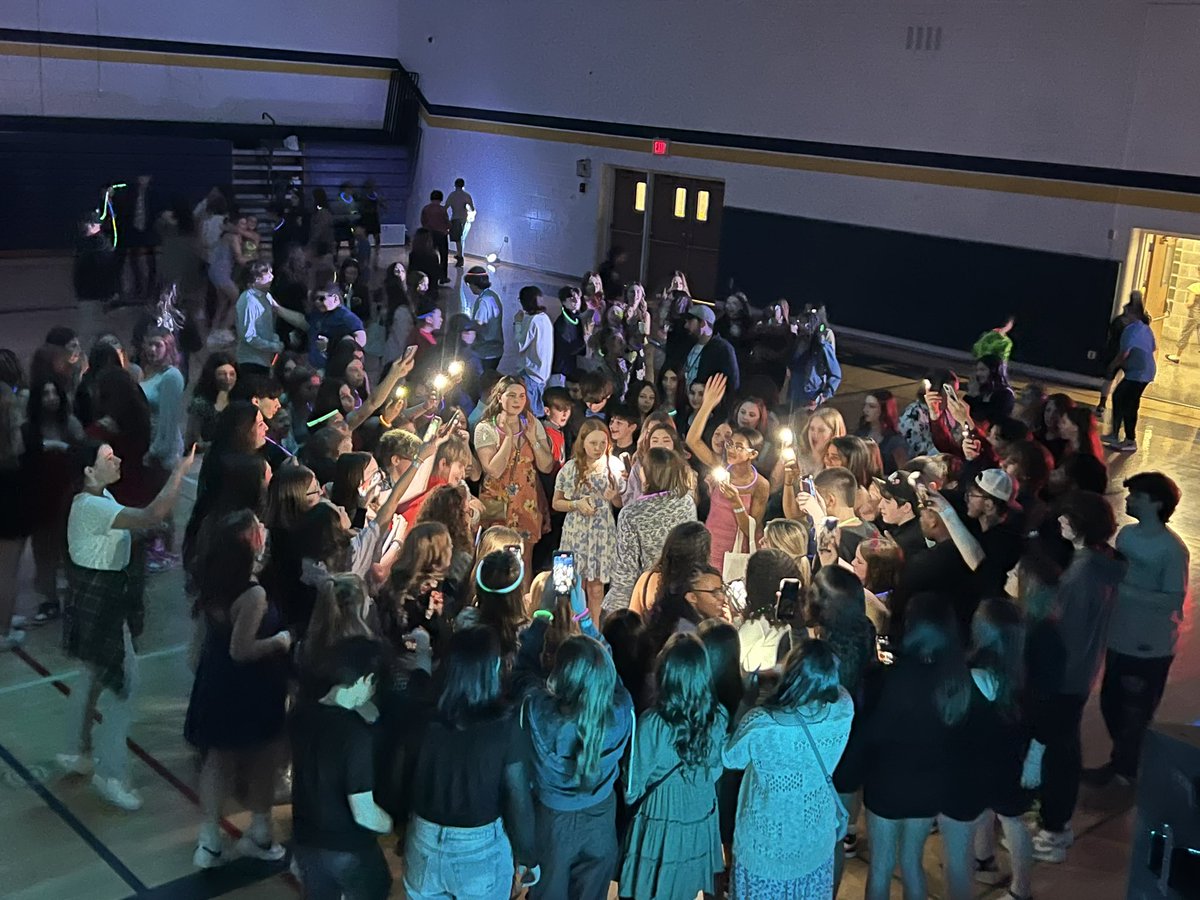 JackquelynW's tweet photo. Roughly 300 incredibly happy 7th and 8th graders attended Cosgrove's 1st ever dance (at least for 30 years). I had to pinch myself when it was over as it went nearly flawlessly. Huge shout out to @jimcentola and @commPROGRAMscsd for making kids dreams come true!! https://t.co/13KqkIBNx7