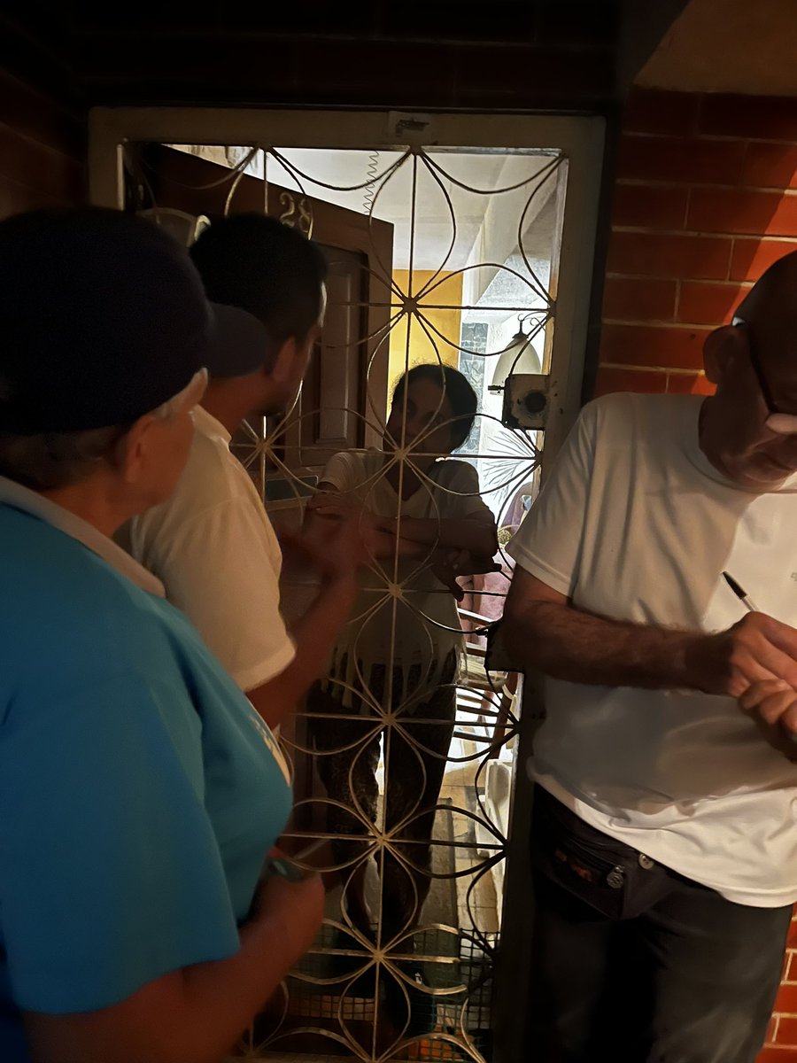 El equipo de @ventevargas  estuvo de visita en la urbanización 10 de Marzo, en la parroquia Carlos Soublette llevando el mensaje de fuerza y organización de nuestra líder <a href="/MariaCorinaYA/">María Corina Machado</a> 

La gente en 10 de Marzo está clara y también exigen unas primarias sin el C.N.E.

#Vargas