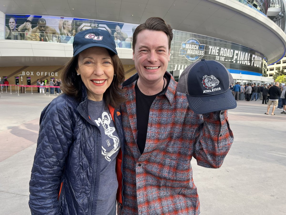 bradmwarren's tweet photo. Just ran into @SenatorCantwell in Las Vegas. She is here to cheer on @GonzagaU and says her colleague @SenCortezMasto will be here tonight as well to cheer on the Bulldogs. #GoZags #MarchMadness https://t.co/uwW5VC4zC4