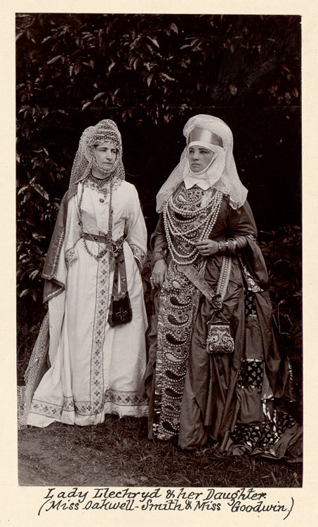 Miss Oakwell-Smith & Miss Goodwin as Lady Llechryd & her daughter at the majestic pageant which was performed at the grounds of Llanelwedd Hall on 11 August 1909, by Percy Benzie Abery & Wallace Jones