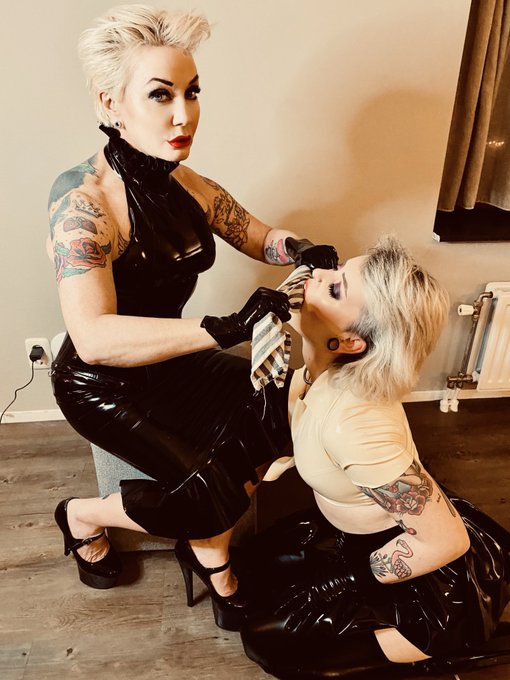 Good girl 😎 https://t.co/3i0gEr04P8<a href="/tag/boots"class="tags"><span>#boots</span></a><a href="/tag/submit"class="tags"><span>#submit</span></a><a href="/tag/highboots"class="tags"><span>#highboots</span></a><a href="/tag/kneel"class="tags"><span>#kneel</span></a>