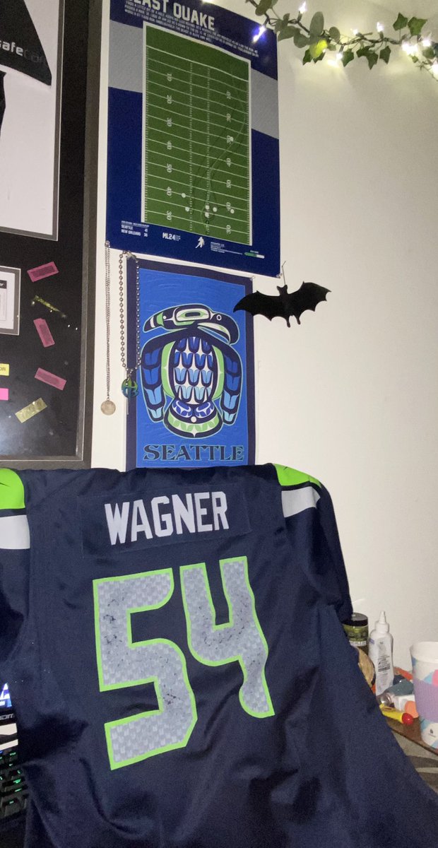 InfinitysTake's tweet photo. @Bwagz YYEEEEESSSSSS! Still have the rookie jersey from 2012 when they were super heavy material, immortalized it after last season! So happy to take it back down, welcome back sir! @Seahawks https://t.co/Vp8r6AUXVw