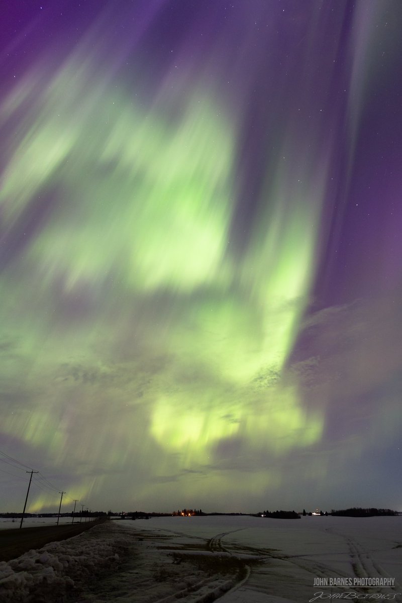 𝒥𝑜𝒽𝓃 𝐵𝒶𝓇𝓃𝑒𝓈 (@johnny_b500) on Twitter photo Aurora immediately after sunset; mind blowing! 🇨🇦💫
<a href="/StormHour/">#StormHour</a> #lacombe #alberta #canada #northernlights #AuroraBorealis Aurora immediately after sunset; mind blowing! 🇨🇦💫
<a href="/StormHour/">#StormHour</a> #lacombe #alberta #canada #northernlights #AuroraBorealis
