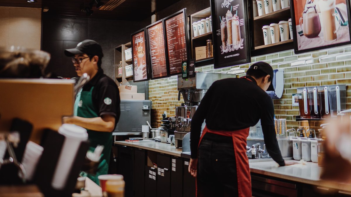 A naturopathic doctor decodes the ingredients in popular Starbucks low-sugar drinks and gives the verdict on what's healthy—and what's not. #Starbucks wellandgood.com/good-food/what…